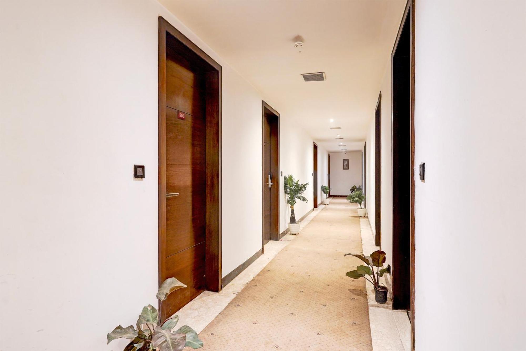 Townhouse Oak Agra Near Sultanganj Puliya Formerly Bb Grand Esterno foto