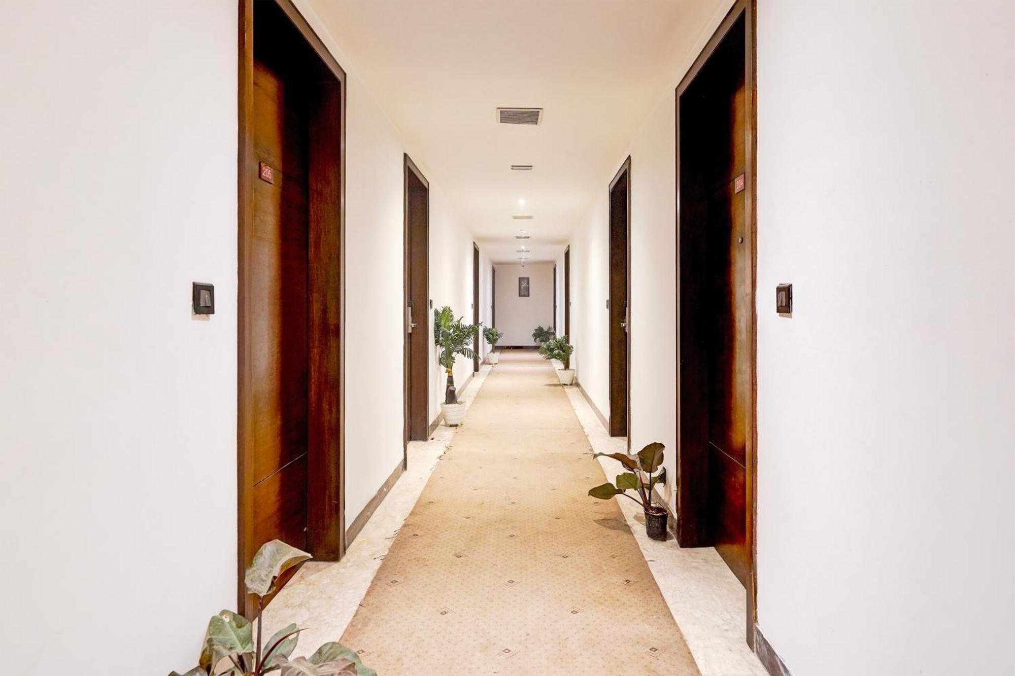 Townhouse Oak Agra Near Sultanganj Puliya Formerly Bb Grand Esterno foto