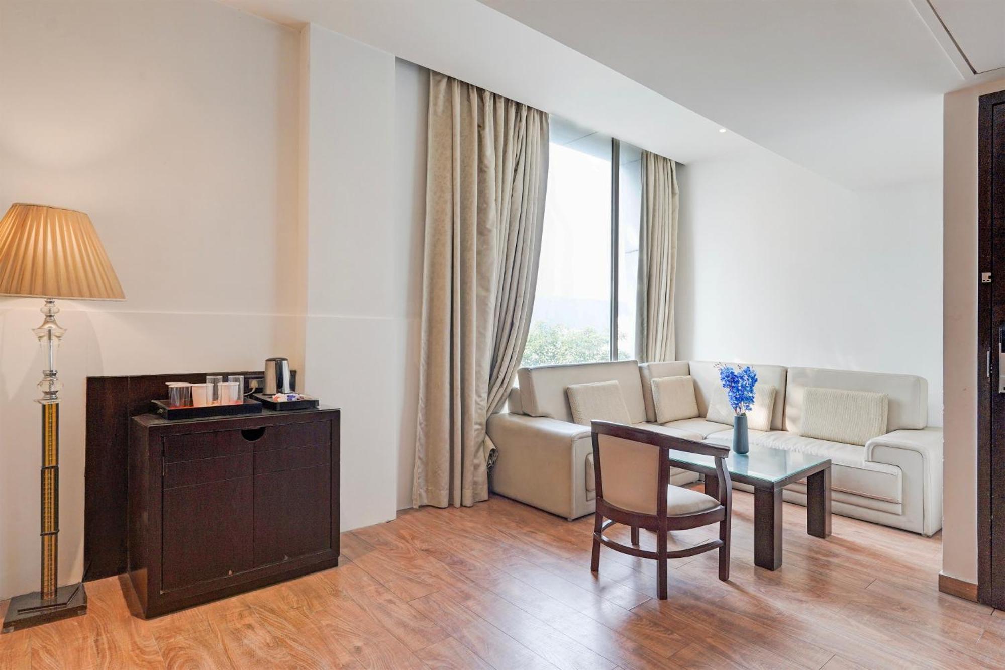 Townhouse Oak Agra Near Sultanganj Puliya Formerly Bb Grand Esterno foto